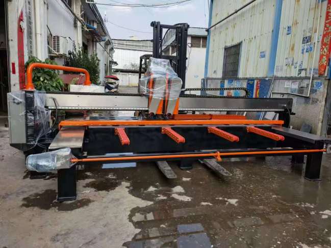3200型數(shù)控橋式雙刀切割機(jī)