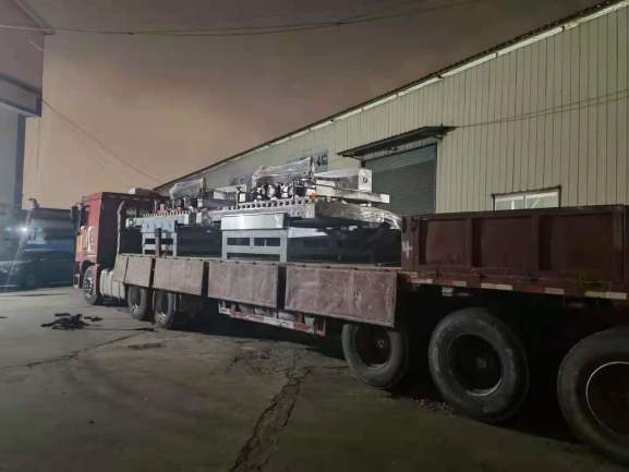 2400型數(shù)控三刀切割機