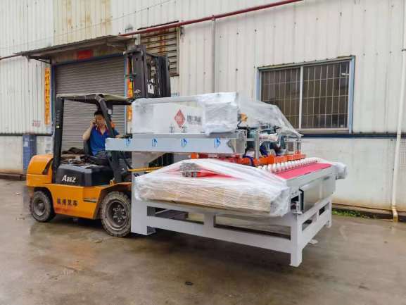 全自動(dòng)2400型巖板數(shù)控三刀切割機(jī)