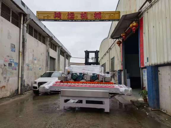 全自動(dòng)2400型巖板數(shù)控三刀切割機(jī)