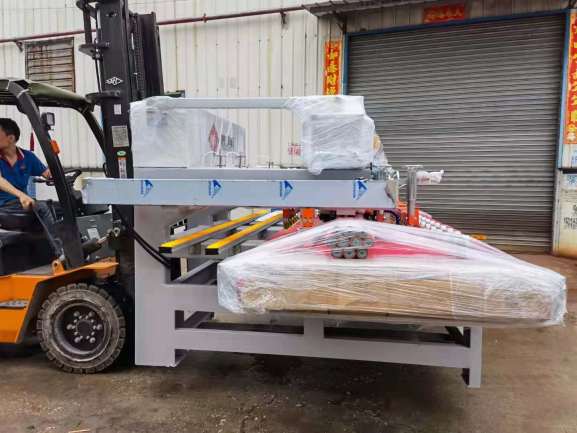全自動(dòng)2400型巖板數(shù)控三刀切割機(jī)